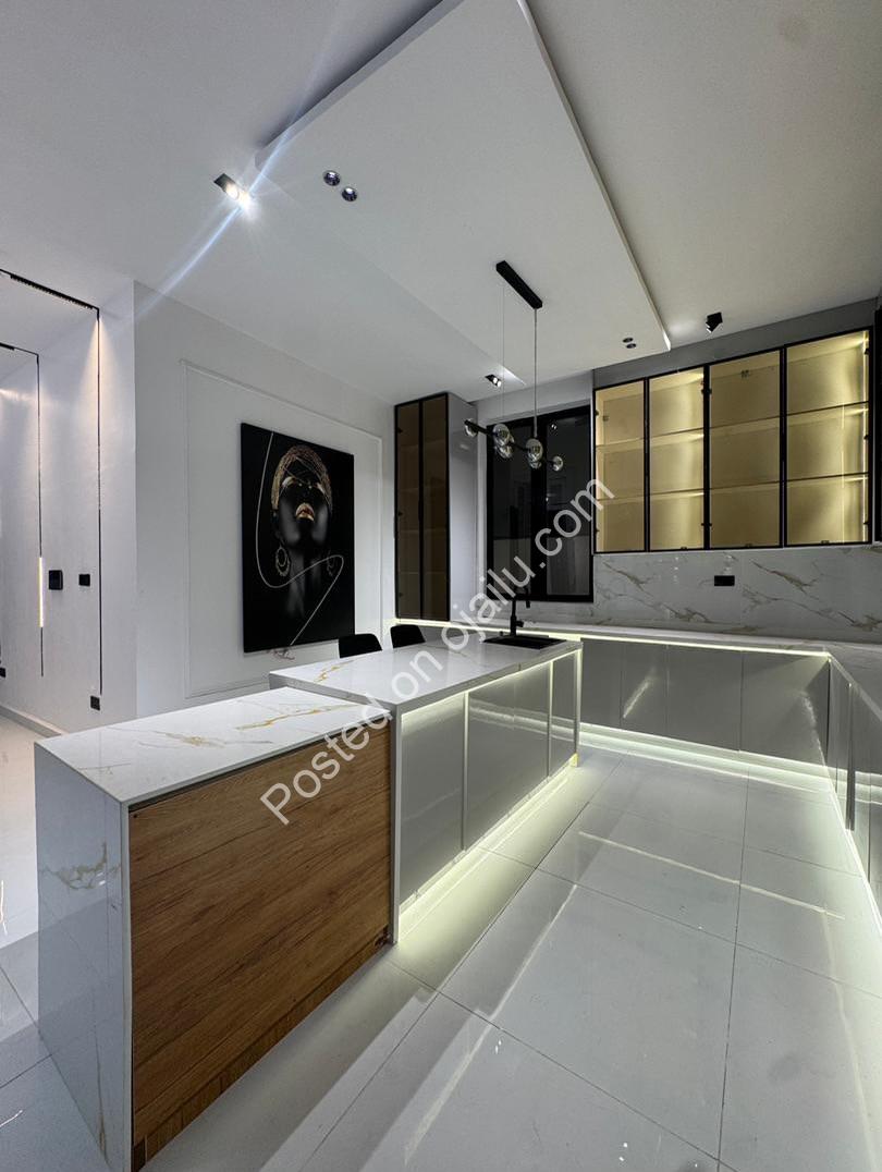 Lekki Haven: 5-Bed Estate with Private Pool & Cinema