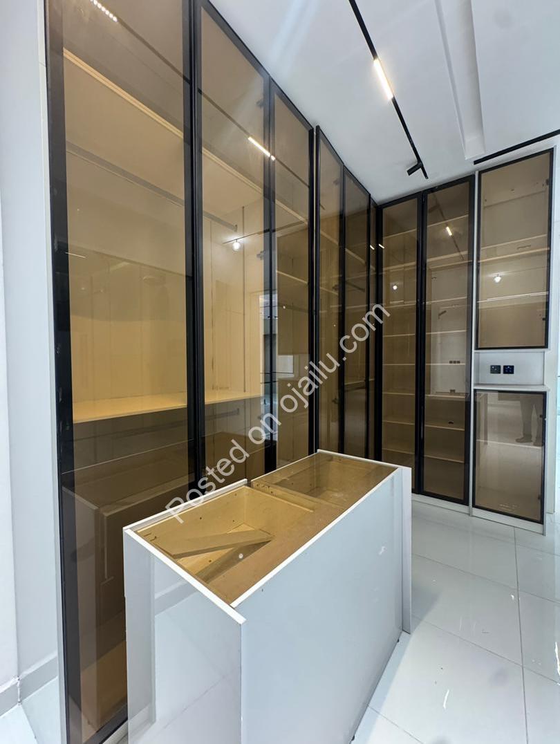 Lekki Haven: 5-Bed Estate with Private Pool & Cinema