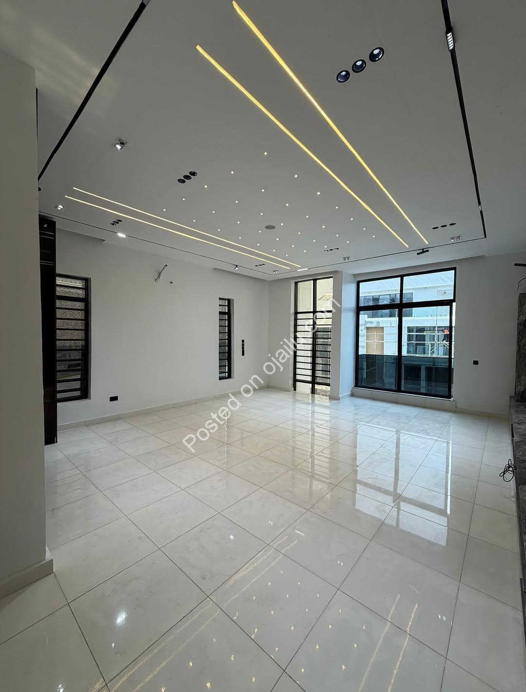 Lagos Luxury: 5-Bedroom Haven in Chevron Lekki