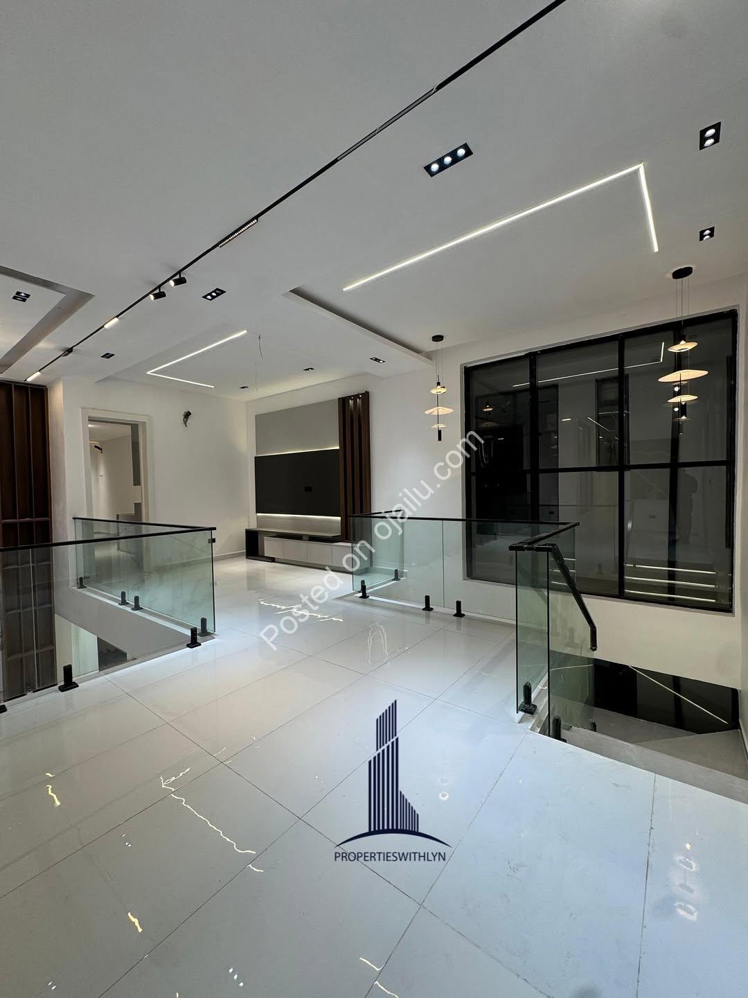 Ultimate 5-Bed Estate: Pool, Gym & Cinema in Lekki