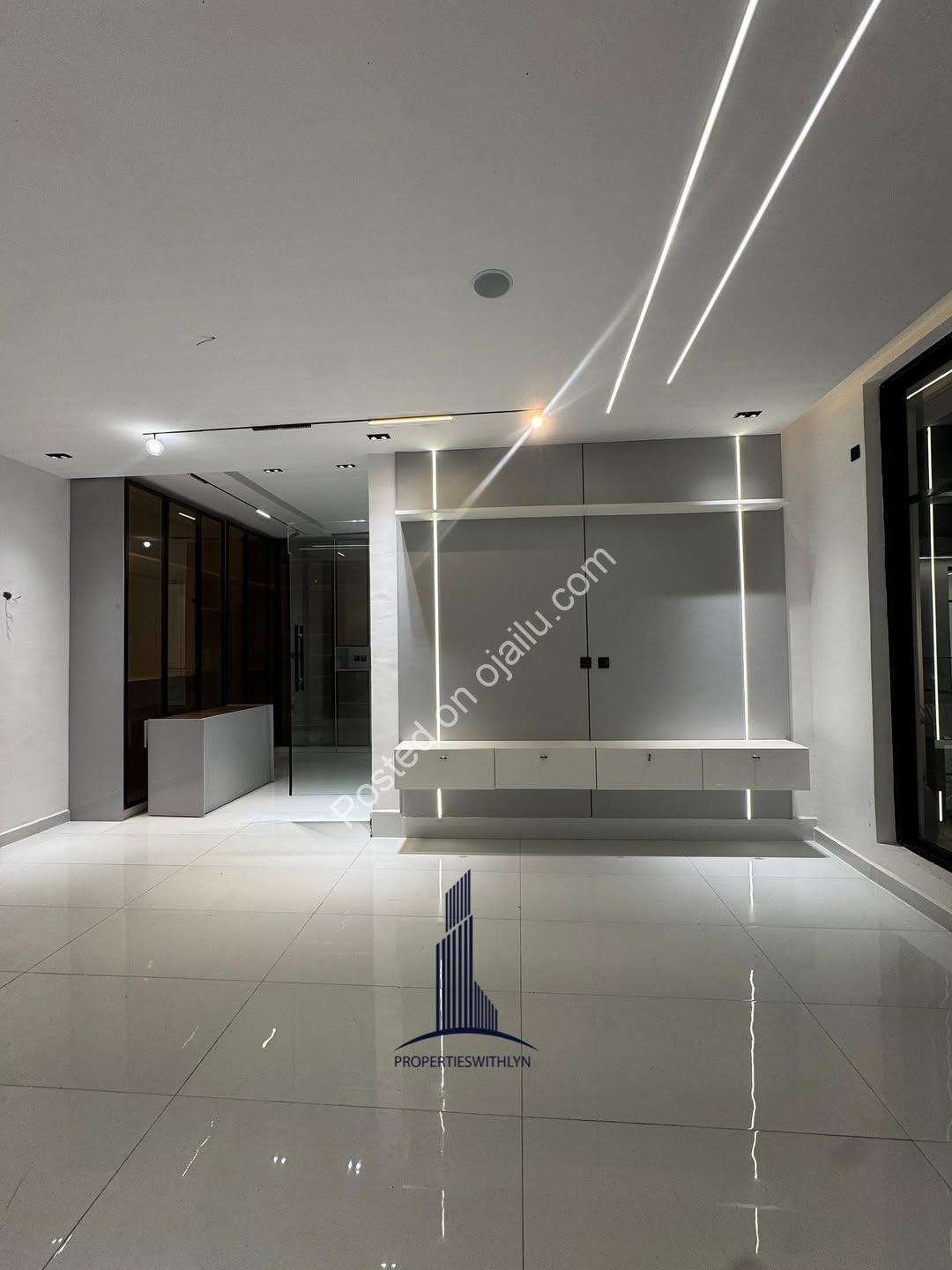 Ultimate 5-Bed Estate: Pool, Gym & Cinema in Lekki