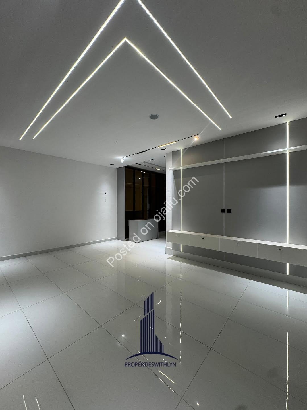 Ultimate 5-Bed Estate: Pool, Gym & Cinema in Lekki