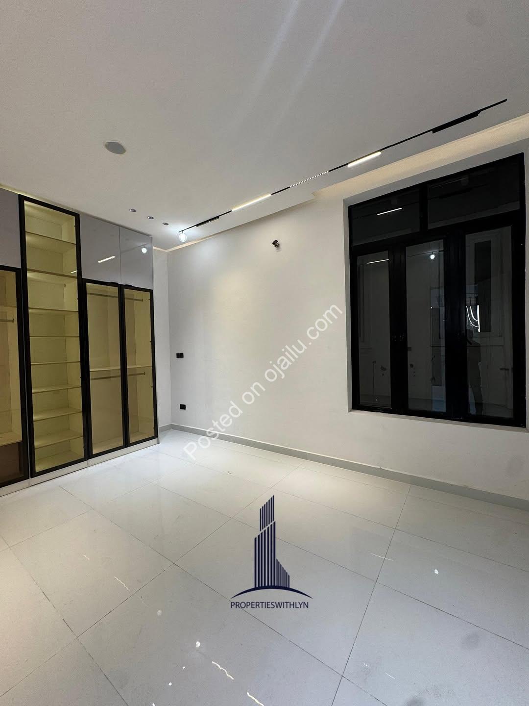 Ultimate 5-Bed Estate: Pool, Gym & Cinema in Lekki