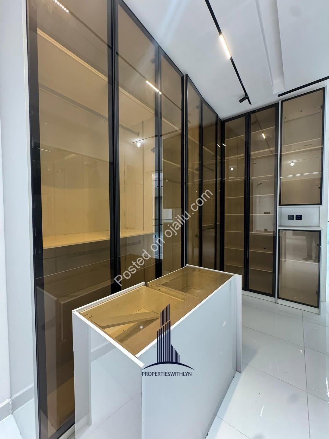 Ultimate 5-Bed Estate: Pool, Gym & Cinema in Lekki