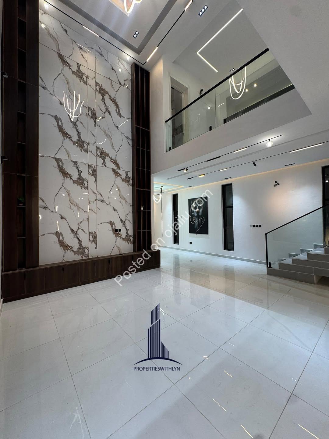 Ultimate 5-Bed Estate: Pool, Gym & Cinema in Lekki