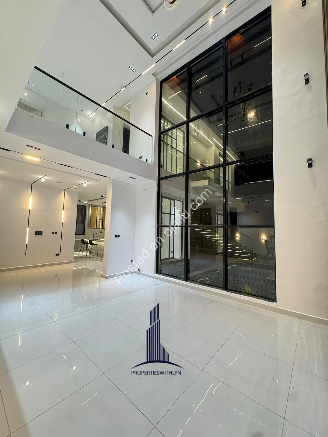 Ultimate 5-Bed Estate: Pool, Gym & Cinema in Lekki