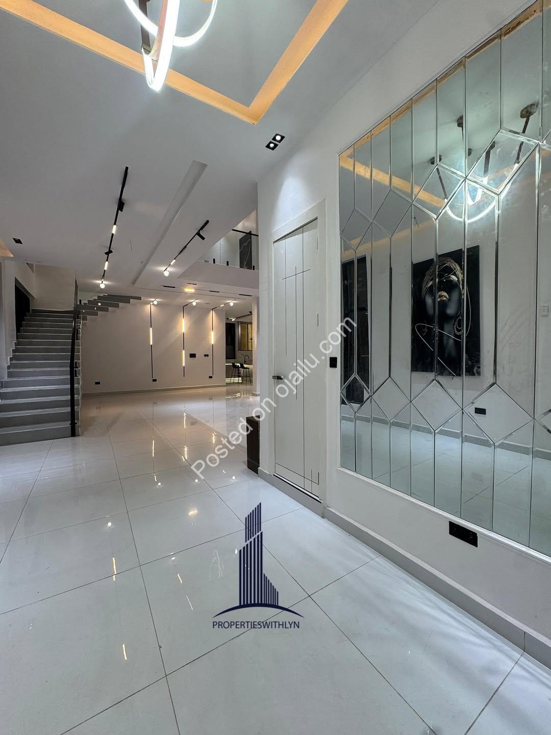 Ultimate 5-Bed Estate: Pool, Gym & Cinema in Lekki