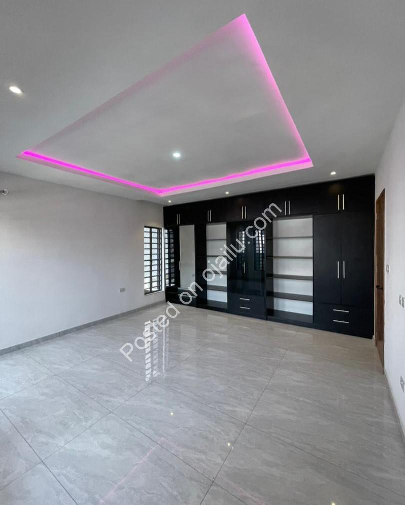 Elegant Ikate Apartments: Modern Living Awaits