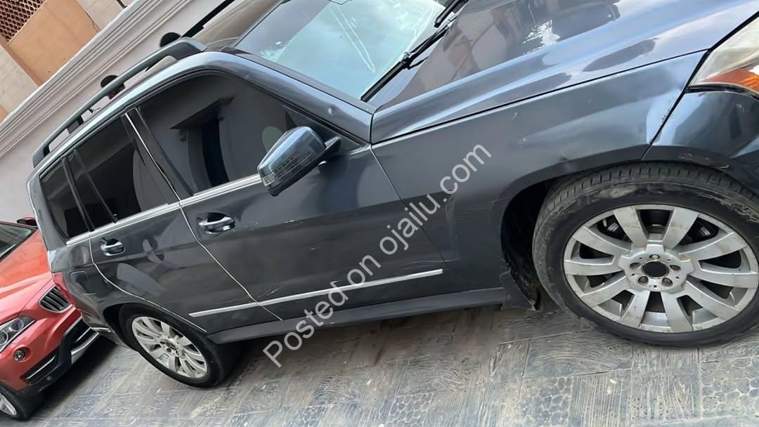 2011 Mercedes GLK350: Luxury SUV, Clean & Ready