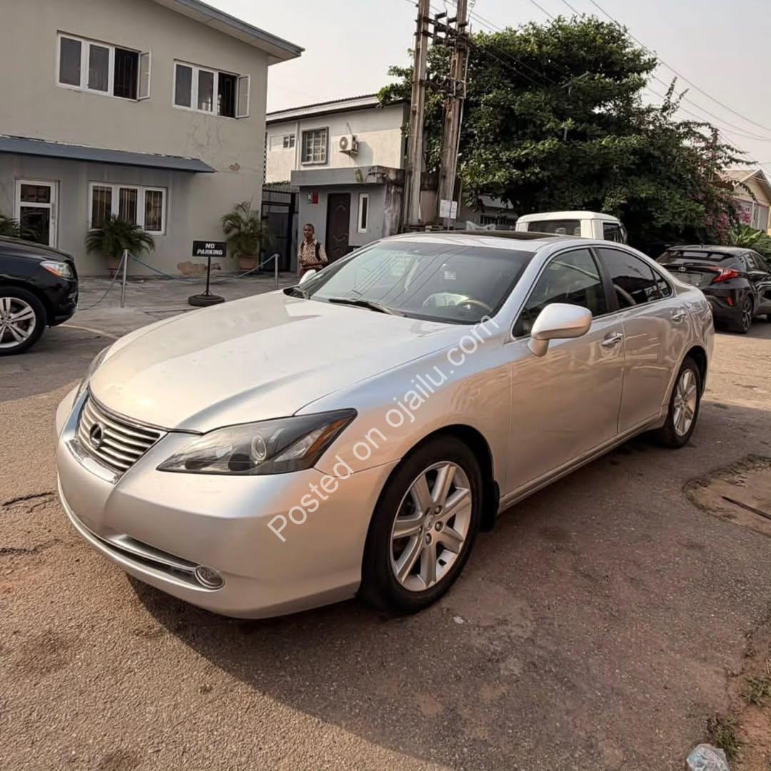 Luxury Lexus ES350: Timeless Elegance, 9m
