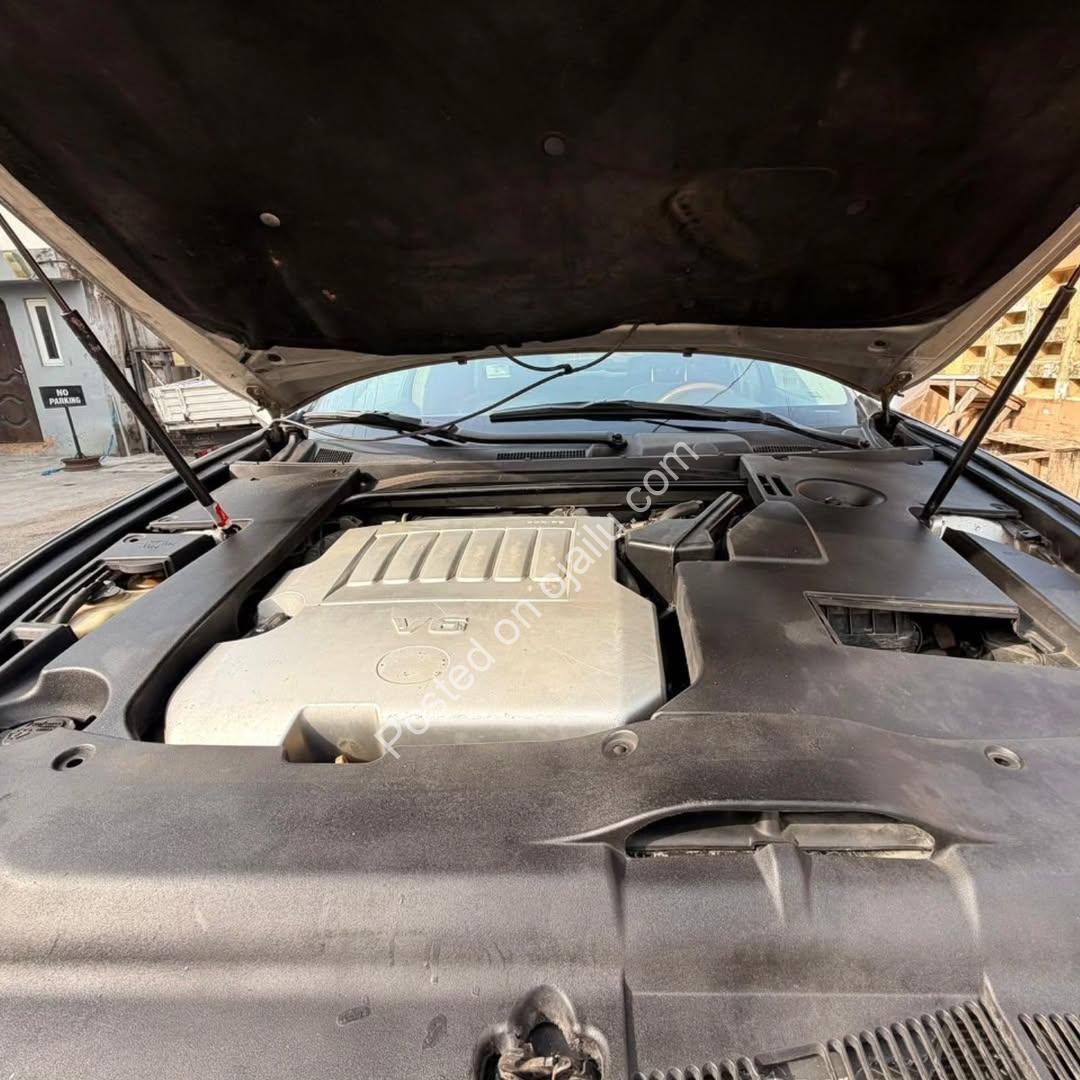 Luxury Lexus ES350: Timeless Elegance, 9m