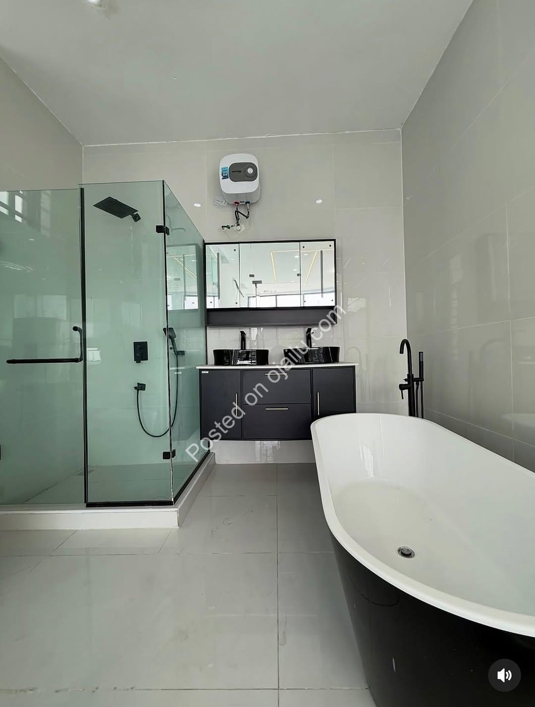 Stunning 5BR Duplex in Chevron’s Secure Estate