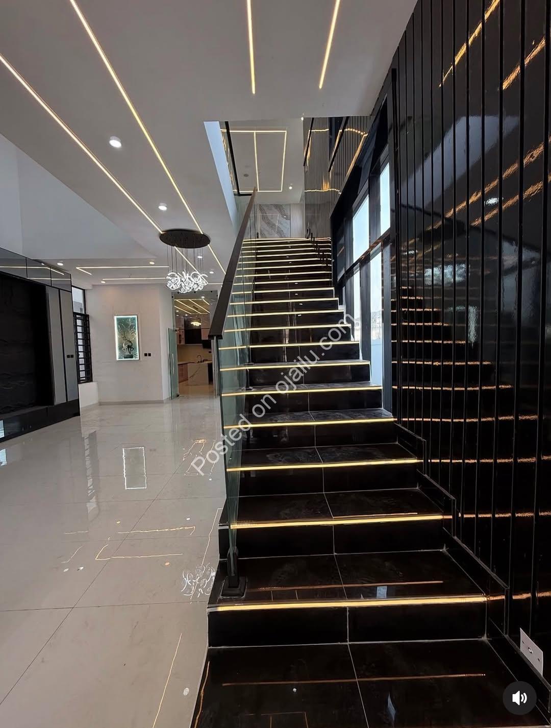 Stunning 5BR Duplex in Chevron’s Secure Estate