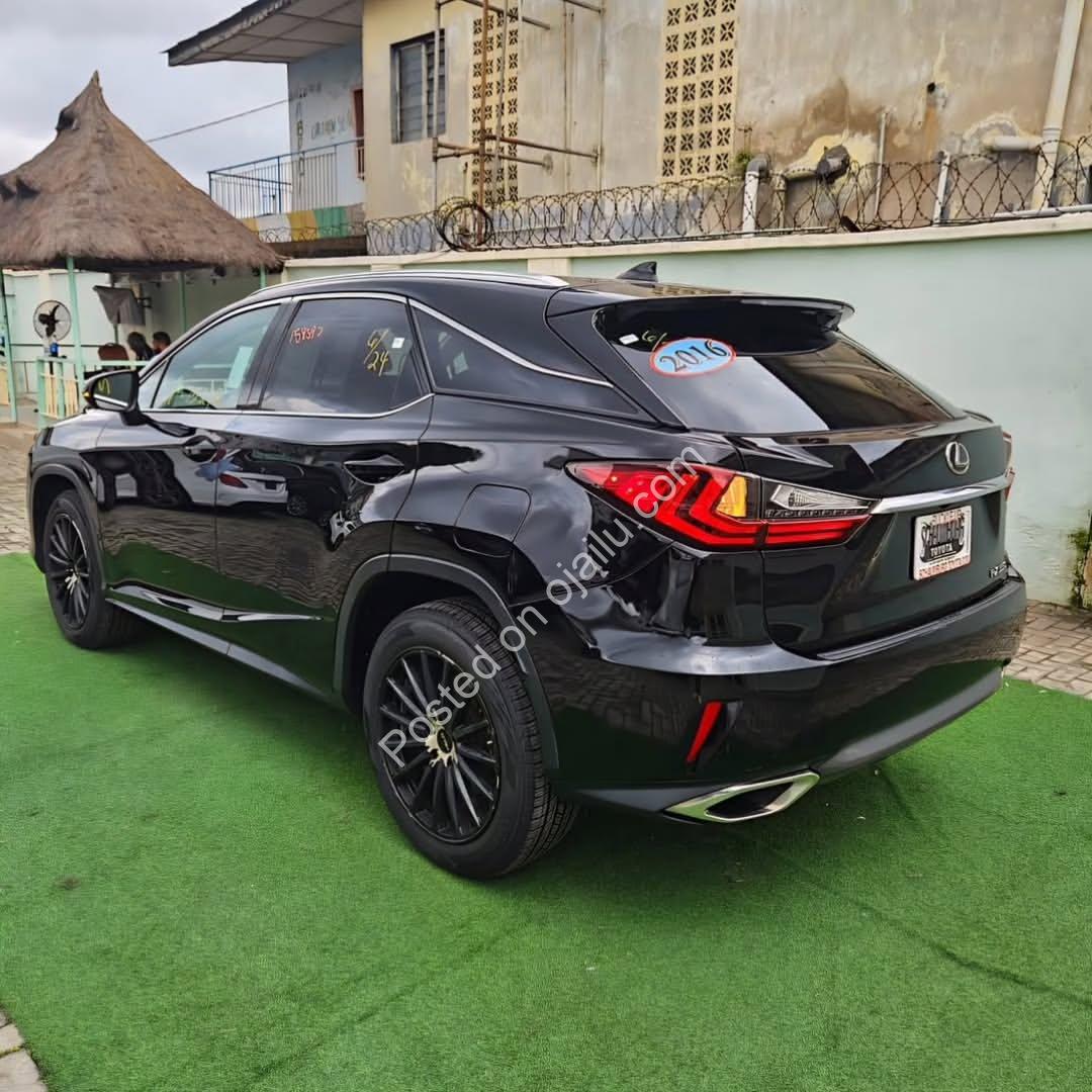 Luxury & Reliability: 2016 Lexus RX350 SUV