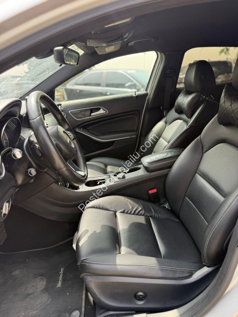 2017 Mercedes GLA250: Luxury Loaded, Pristine & Ready