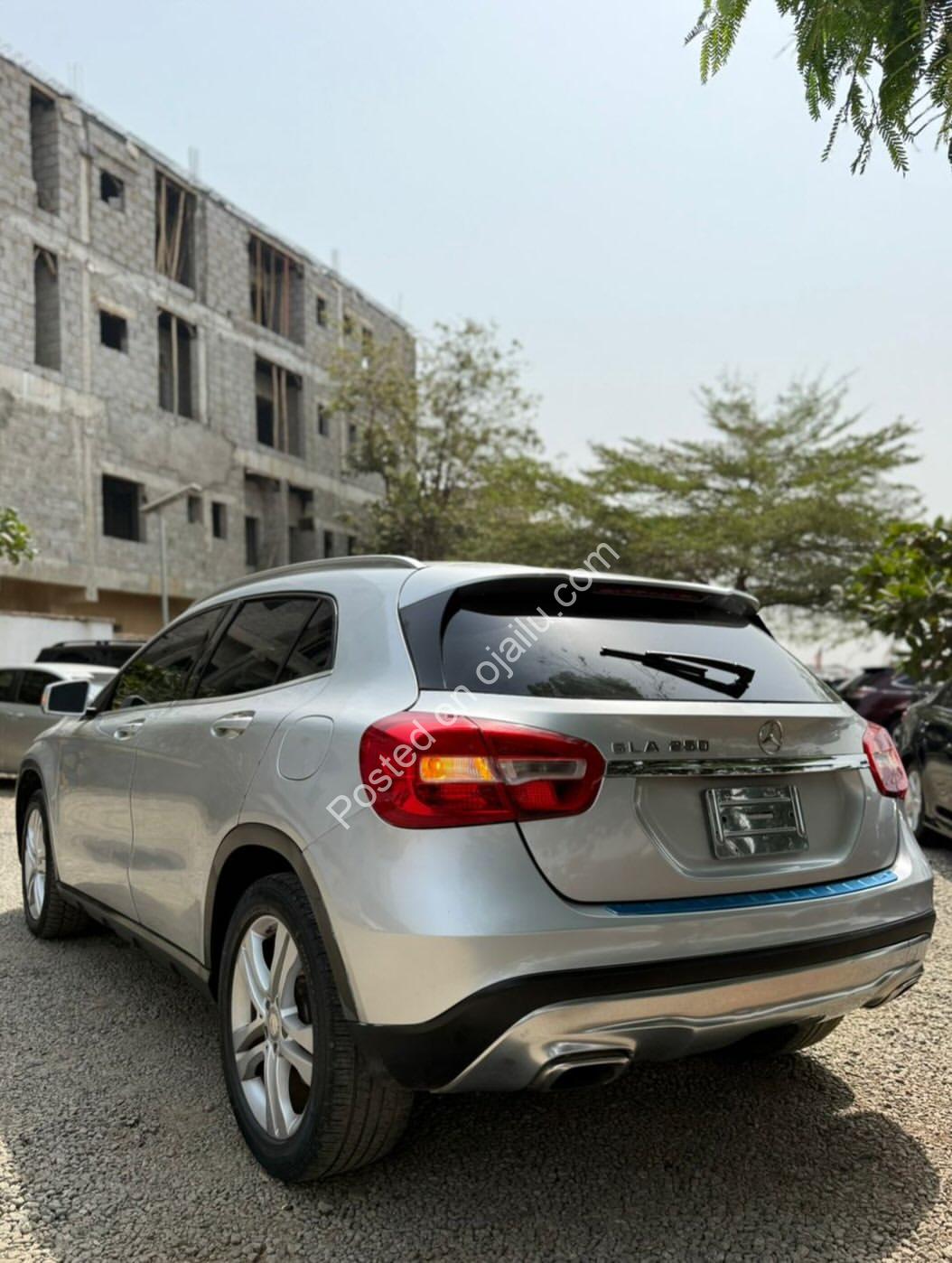 2017 Mercedes GLA250: Luxury Loaded, Pristine & Ready