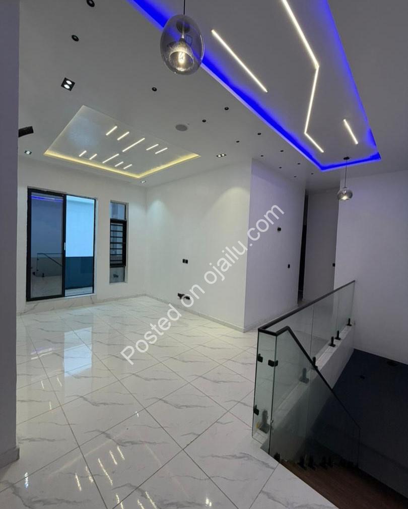 Exquisite 5-Bed VGC Haven with Pool & Luxury Finishes