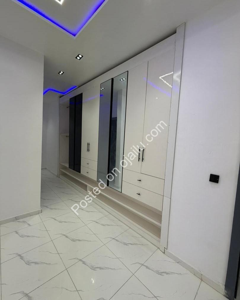 Exquisite 5-Bed VGC Haven with Pool & Luxury Finishes