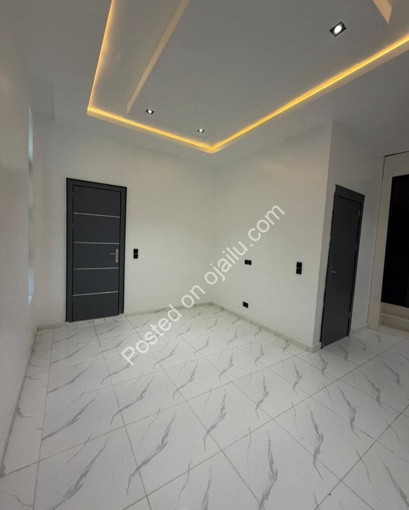 Exquisite 5-Bed VGC Haven with Pool & Luxury Finishes