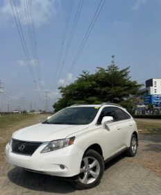 Luxury Lexus RX350: Sunroof & Tech for 20M