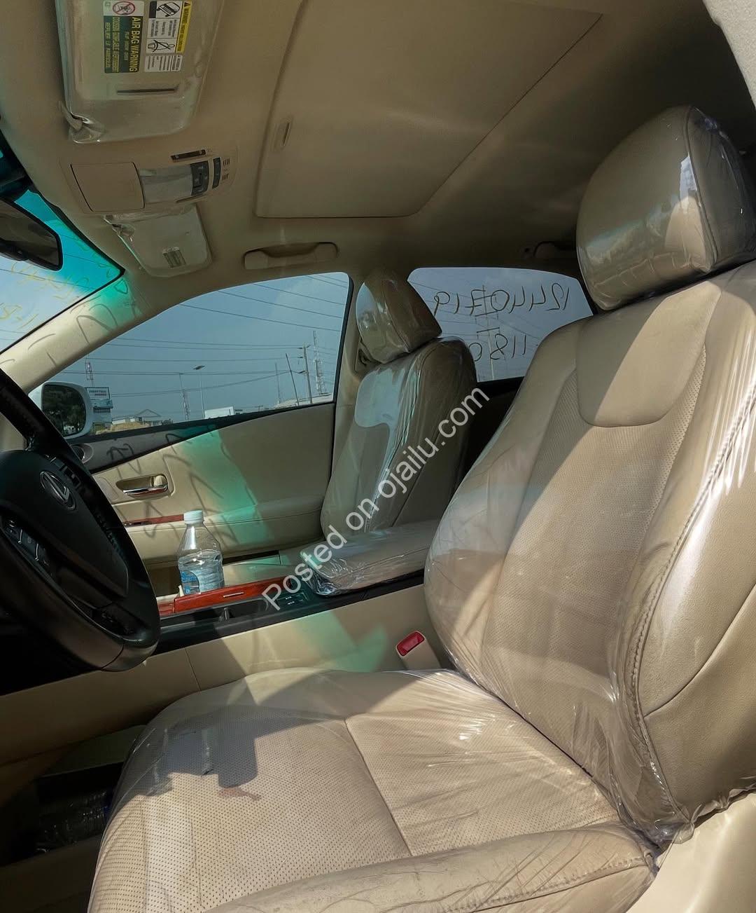 Luxury Lexus RX350: Sunroof & Tech for 20M