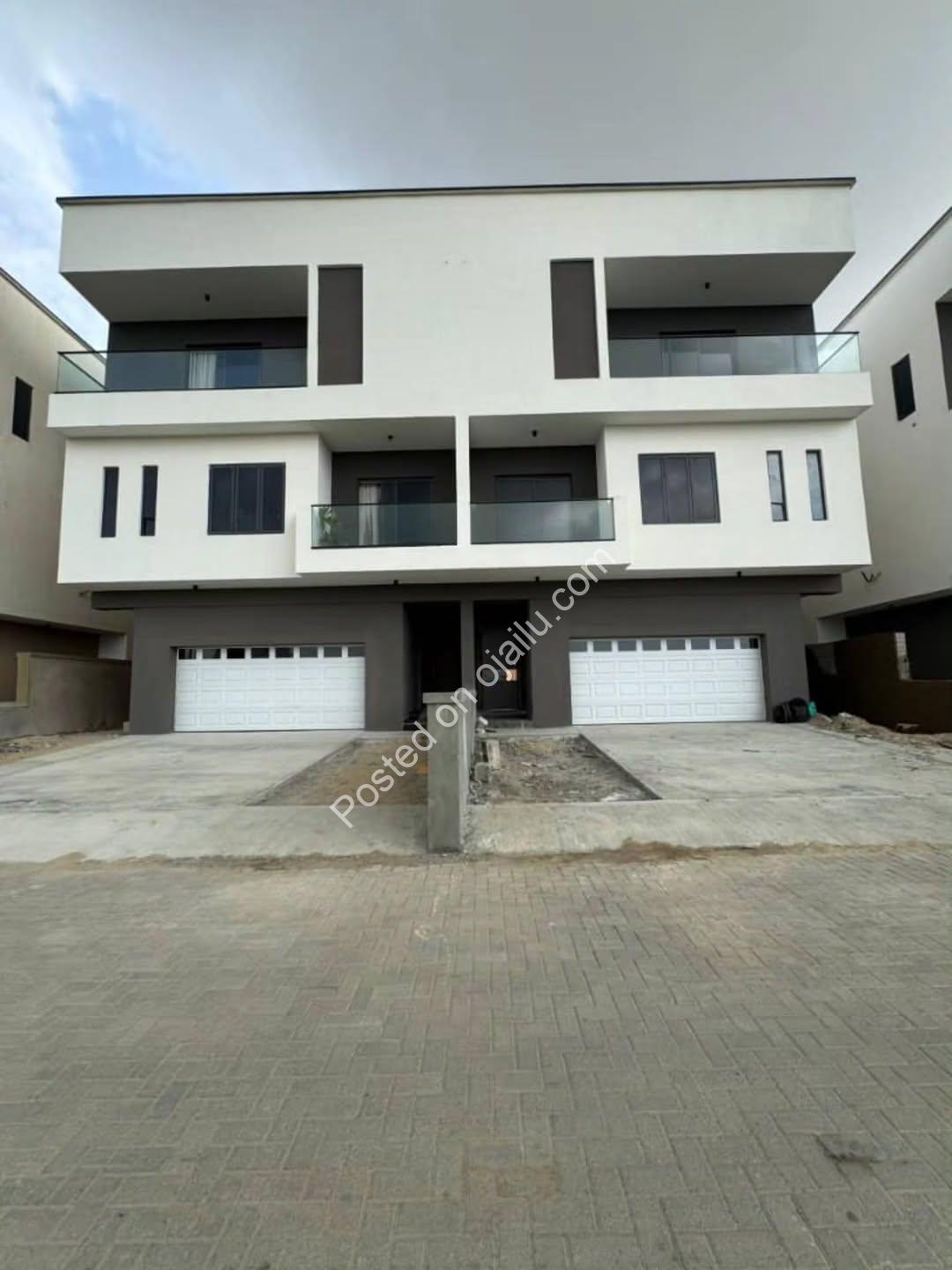 Elegant 4-Bed Duplex with Pool & BQ in Lekki
