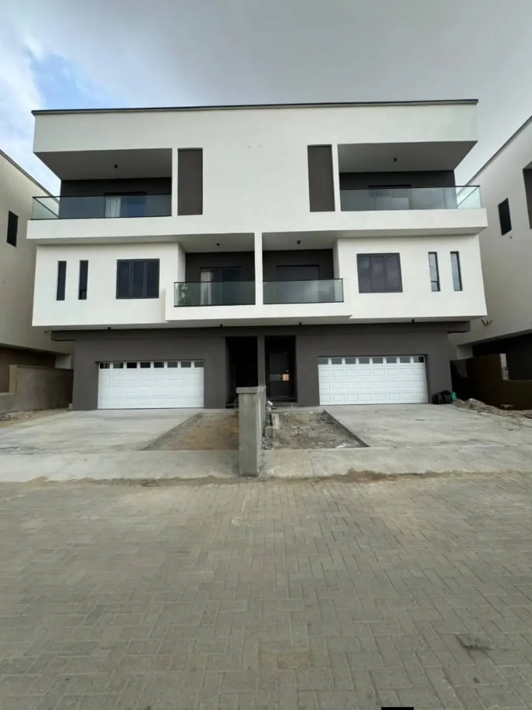 Spacious 4-Bed Duplex with Pool & BQ in Lekki