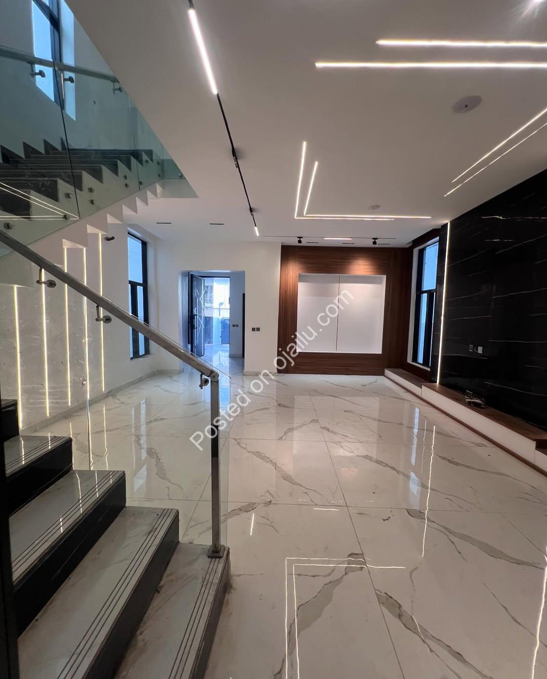 5-Bedroom Lekki Palace: En-Suite Luxury, 700M Naira