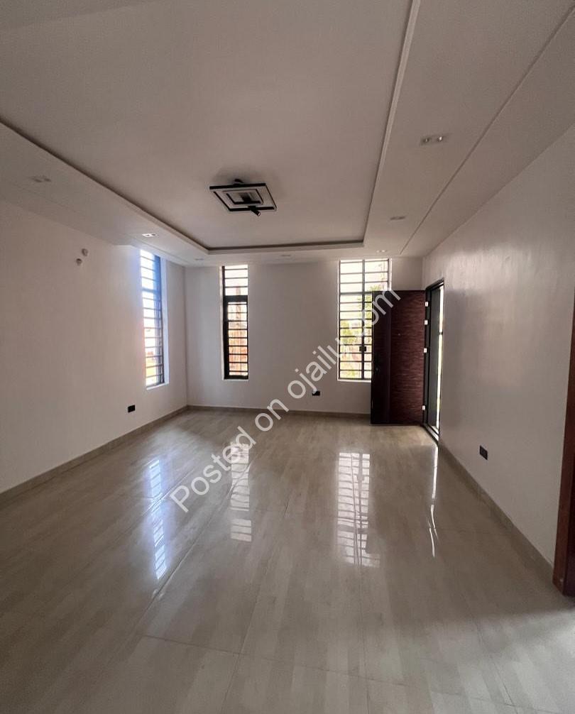 5-Bed Lekki Palace: Ensuite Luxury & Modern Living