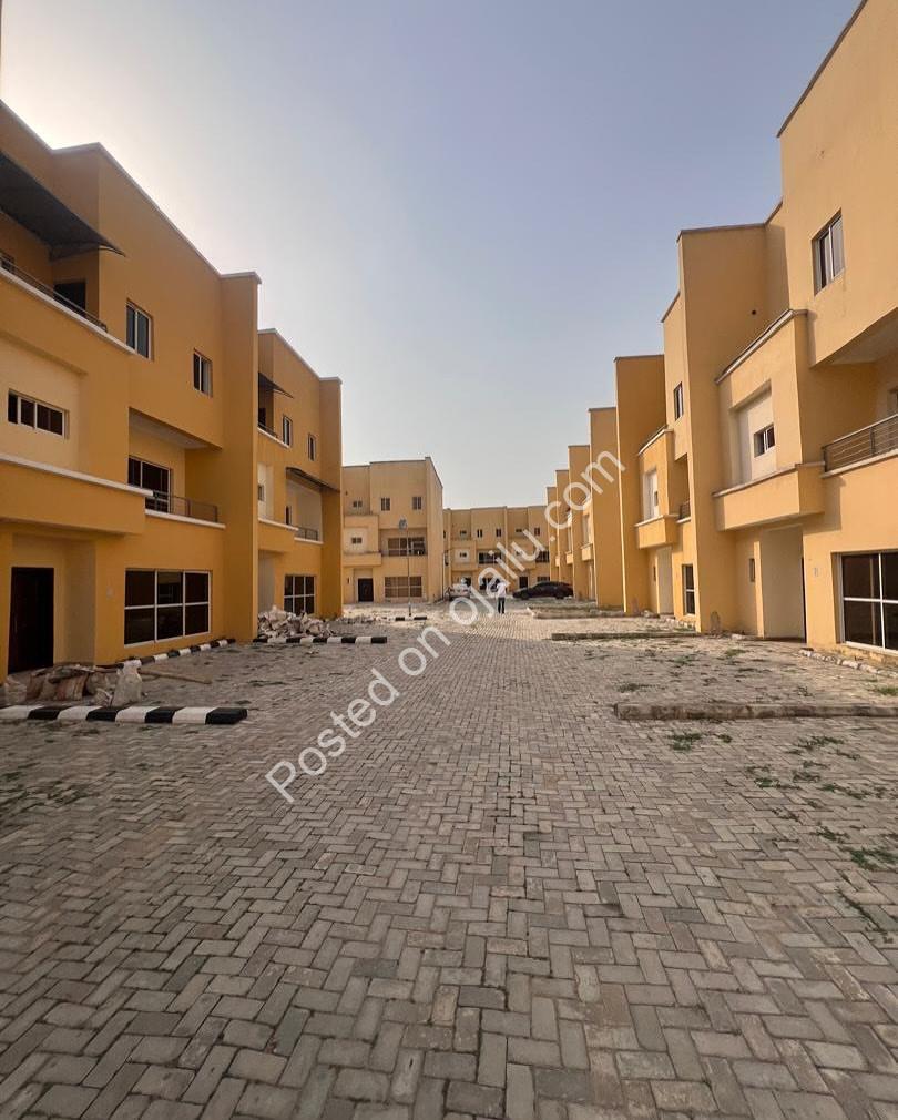 Spacious 4-Bedroom Terrace Duplex with BQ in Prime Lekki