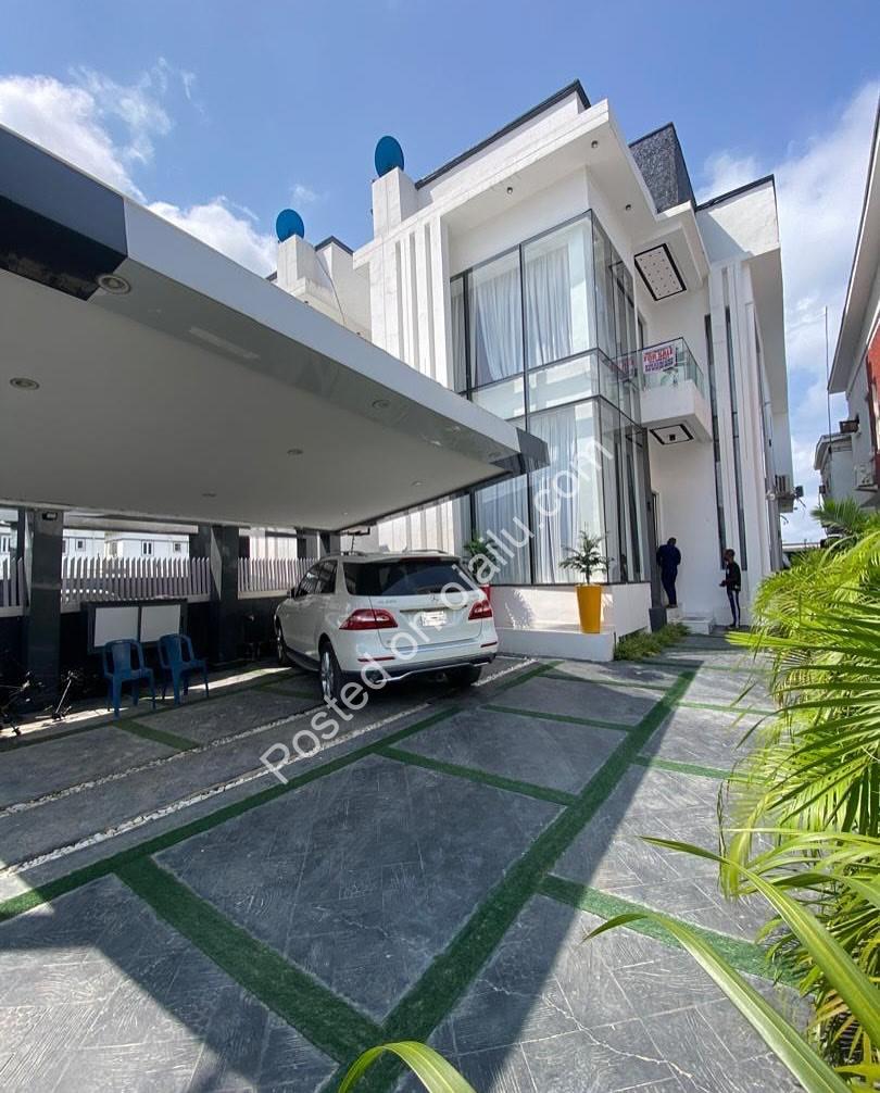 Spacious 5-Bedroom Haven in Prime Lekki