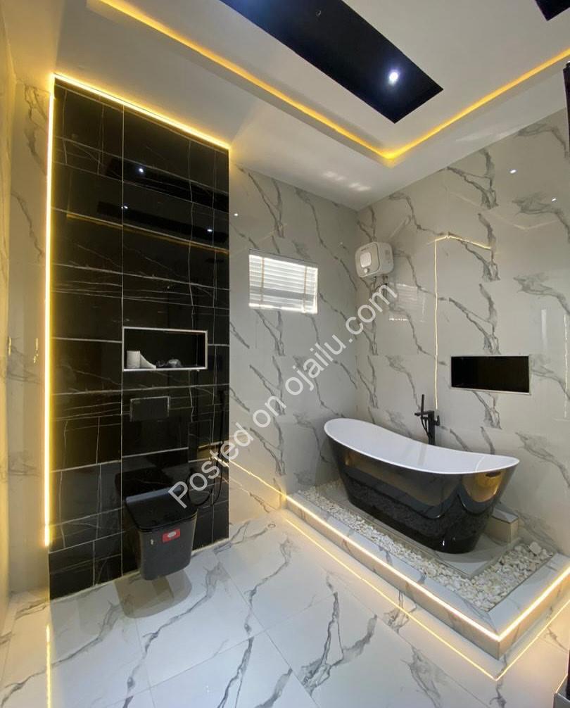 Spacious 5-Bedroom Haven in Prime Lekki