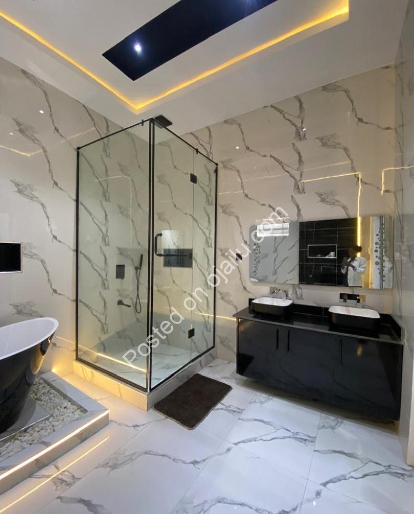 Spacious 5-Bedroom Haven in Prime Lekki