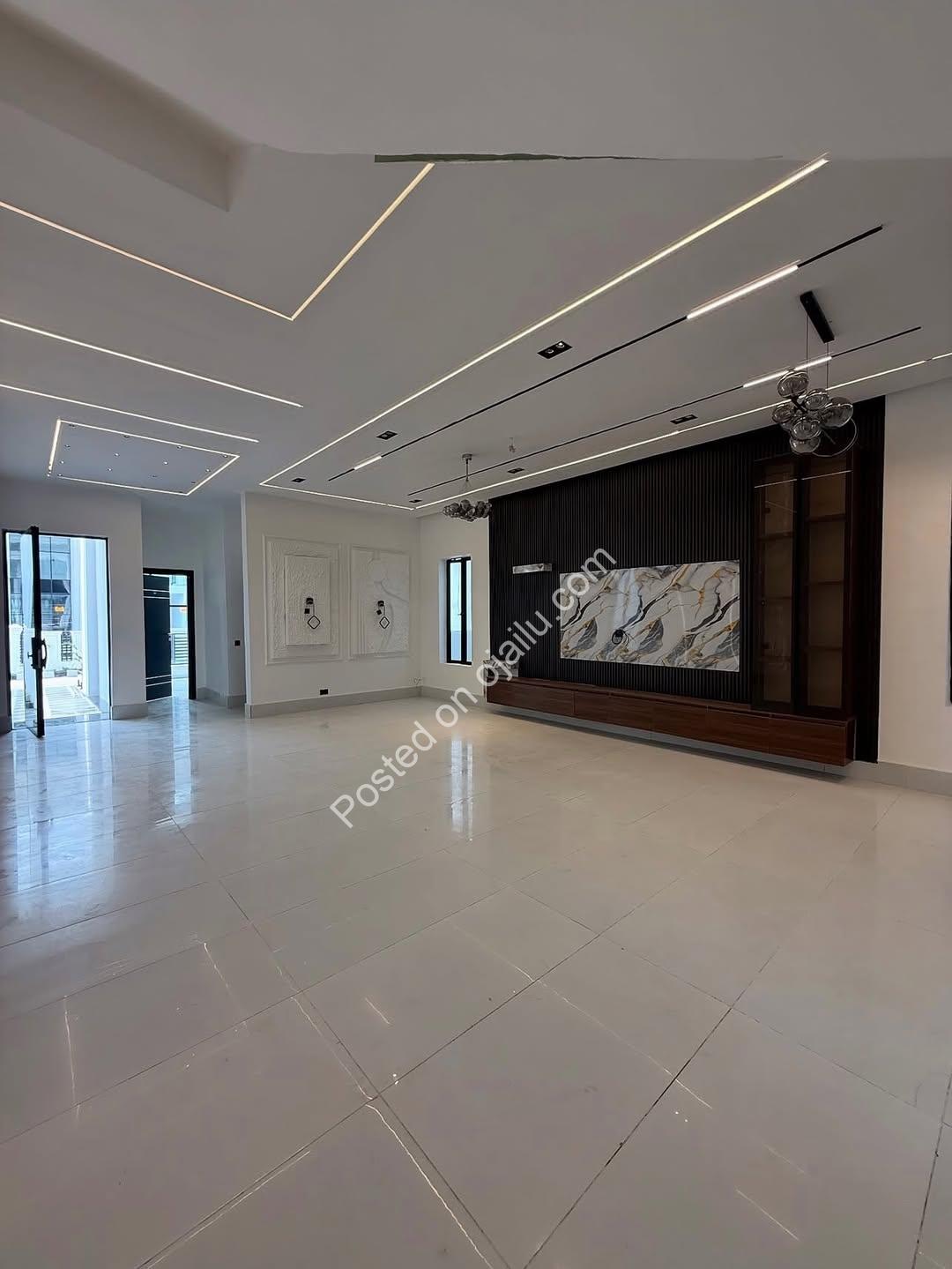 Lekki’s Ultimate 5-Bedroom Smart Home Oasis