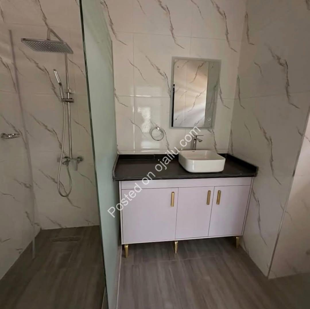 Exquisite 5-Bed Duplex with BQ in Apo Legislative Quarters