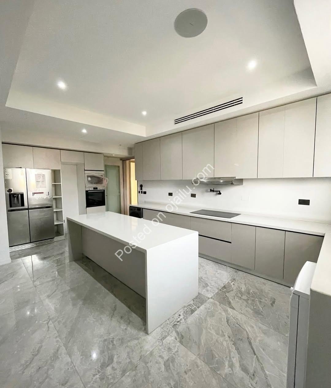 Ikoyi Oasis: 4-Bed Haven with Private Pool & Rooftop