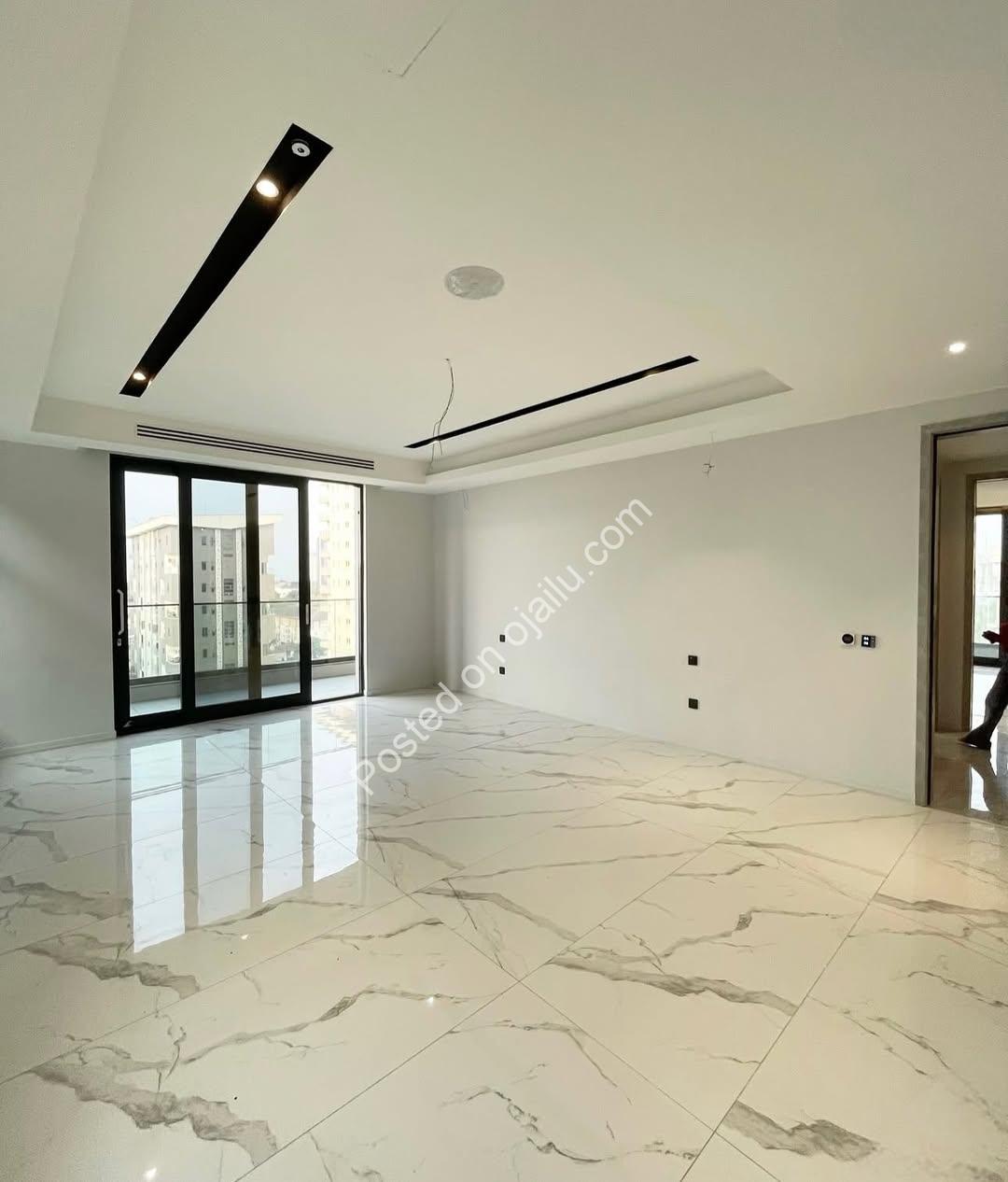 Ikoyi Oasis: 4-Bed Haven with Private Pool & Rooftop