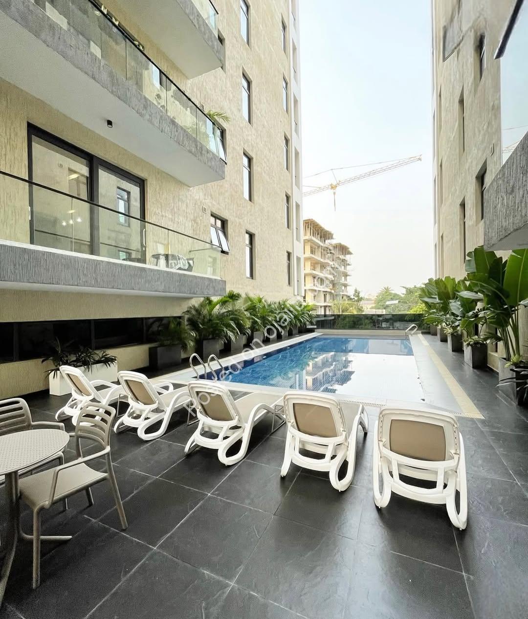 Ikoyi Oasis: 4-Bed Haven with Private Pool & Rooftop