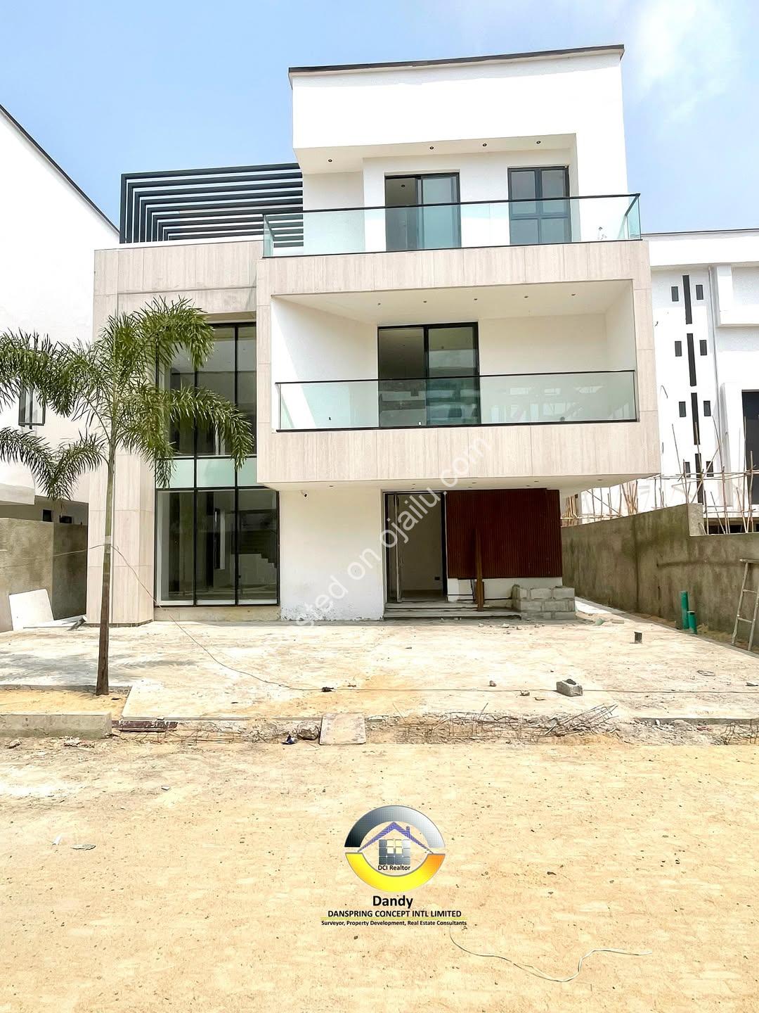 Lekki’s Ultimate 5-Bedroom Poolside Estate