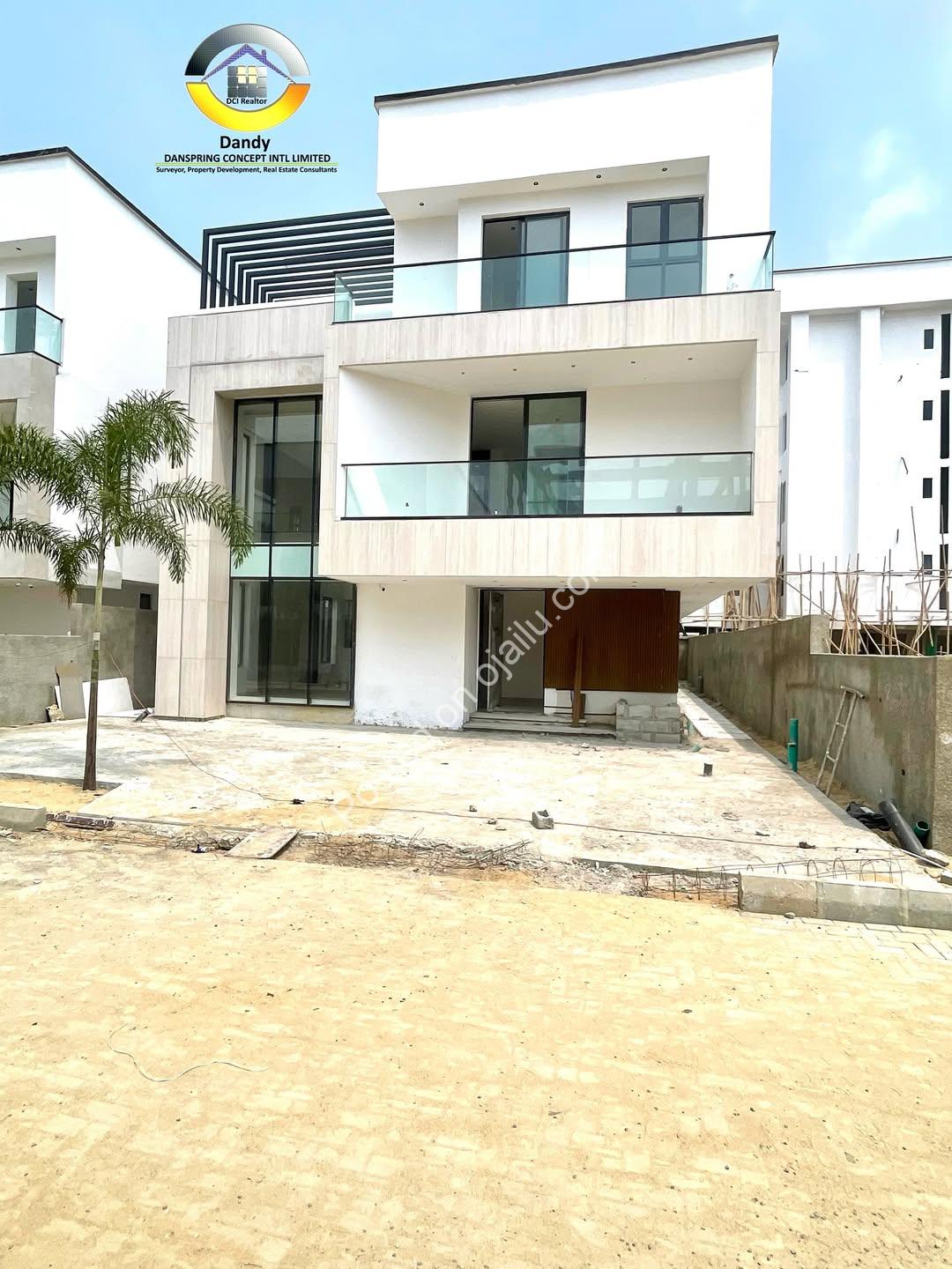 Lekki’s Ultimate 5-Bedroom Poolside Estate