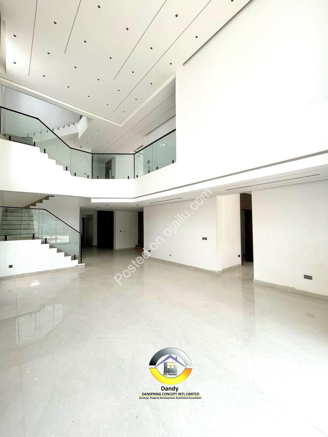 Lekki’s Ultimate 5-Bedroom Poolside Estate