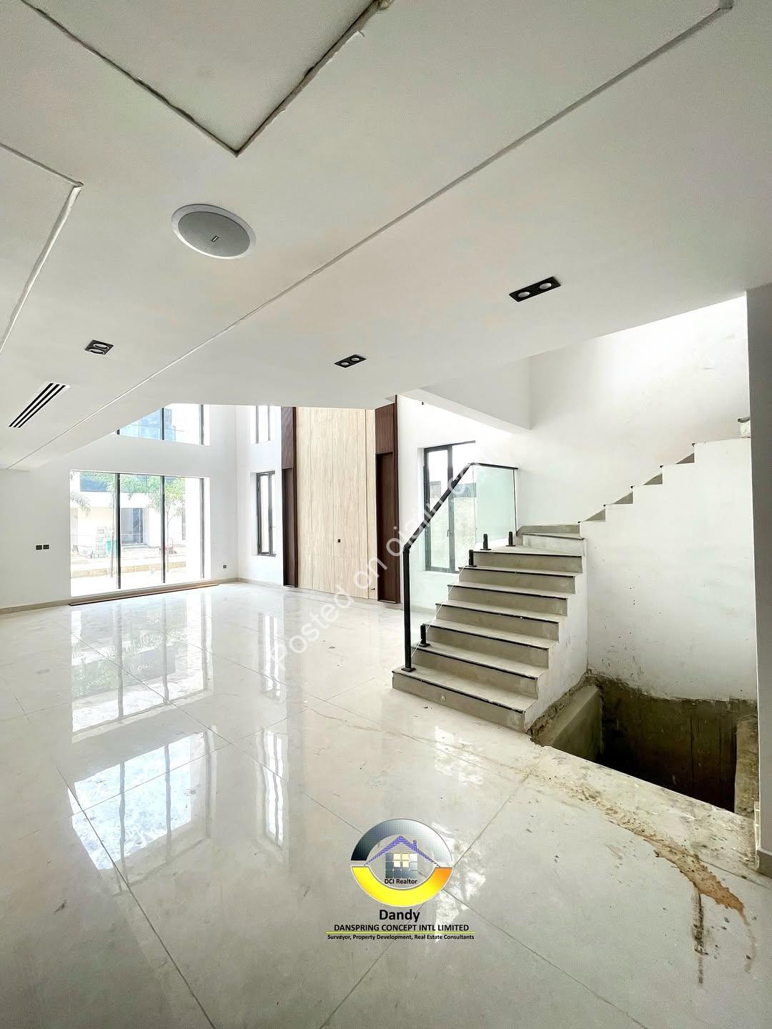 Lekki’s Ultimate 5-Bedroom Poolside Estate