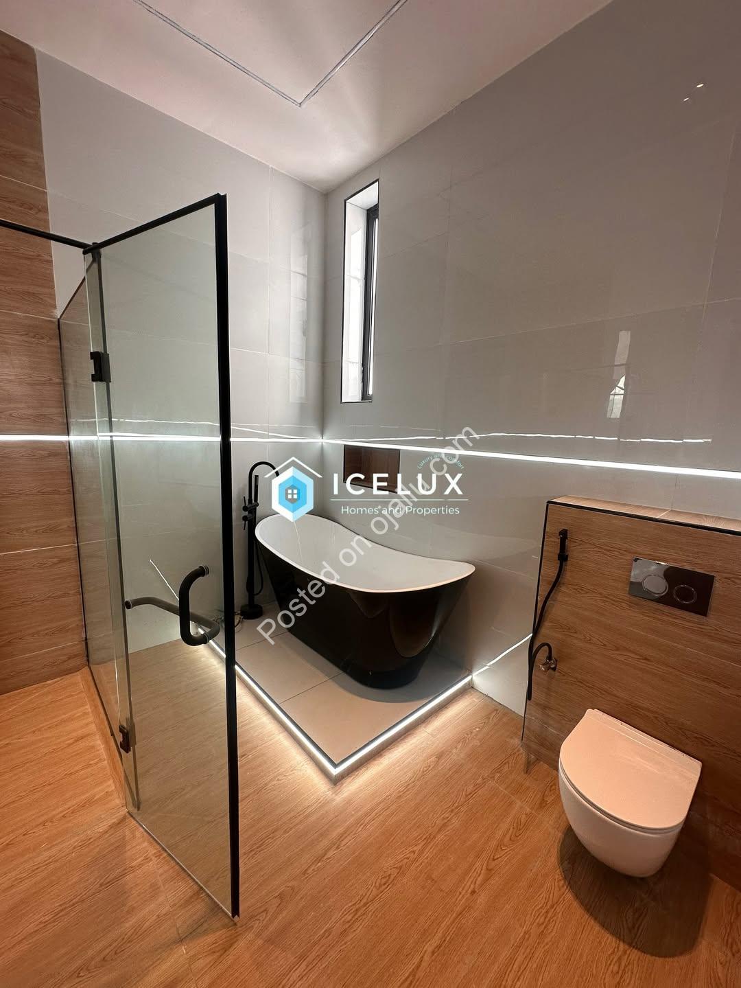 Sleek 5-Bedroom Haven with Private Pool in Ajah