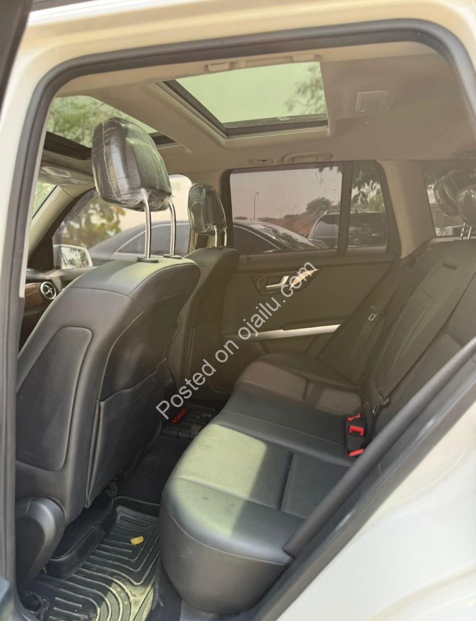 Luxury SUV: 2015 Mercedes GLK350 4MATIC, Panoramic Roof