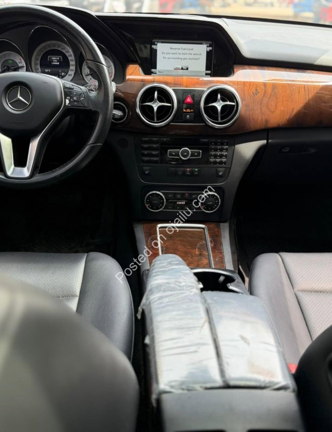 Luxury SUV: 2015 Mercedes GLK350 4MATIC, Panoramic Roof