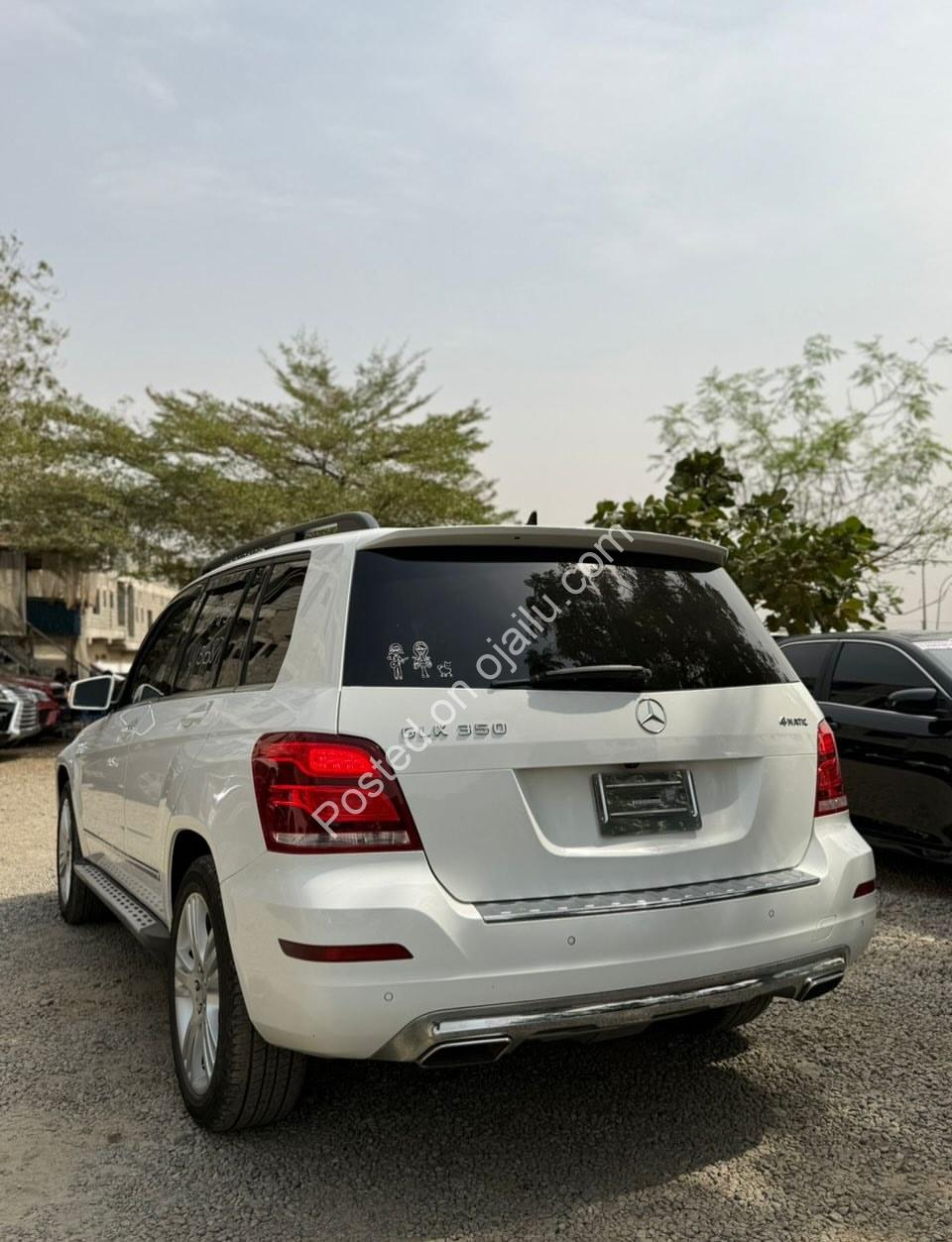 Luxury SUV: 2015 Mercedes GLK350 4MATIC, Panoramic Roof