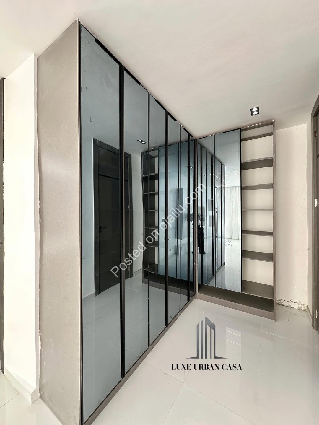 Chevron’s 5-Bedroom Oasis with Resort-Style Pool