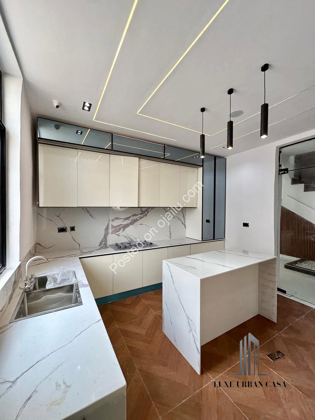 Chevron’s 5-Bedroom Oasis with Resort-Style Pool