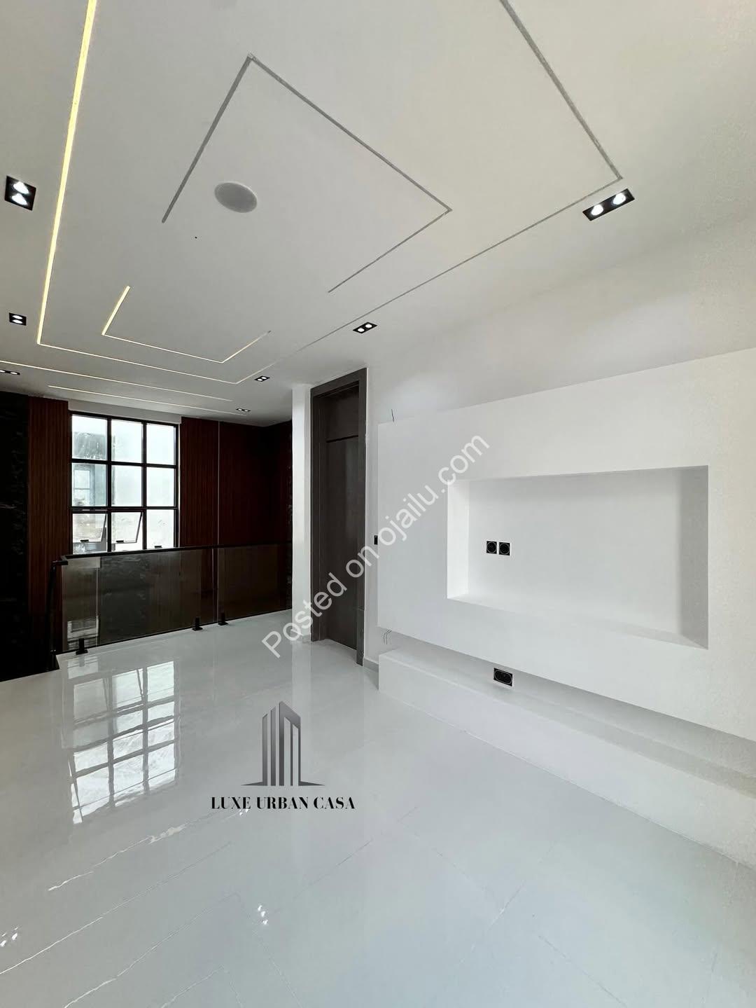 Chevron’s 5-Bedroom Oasis with Resort-Style Pool