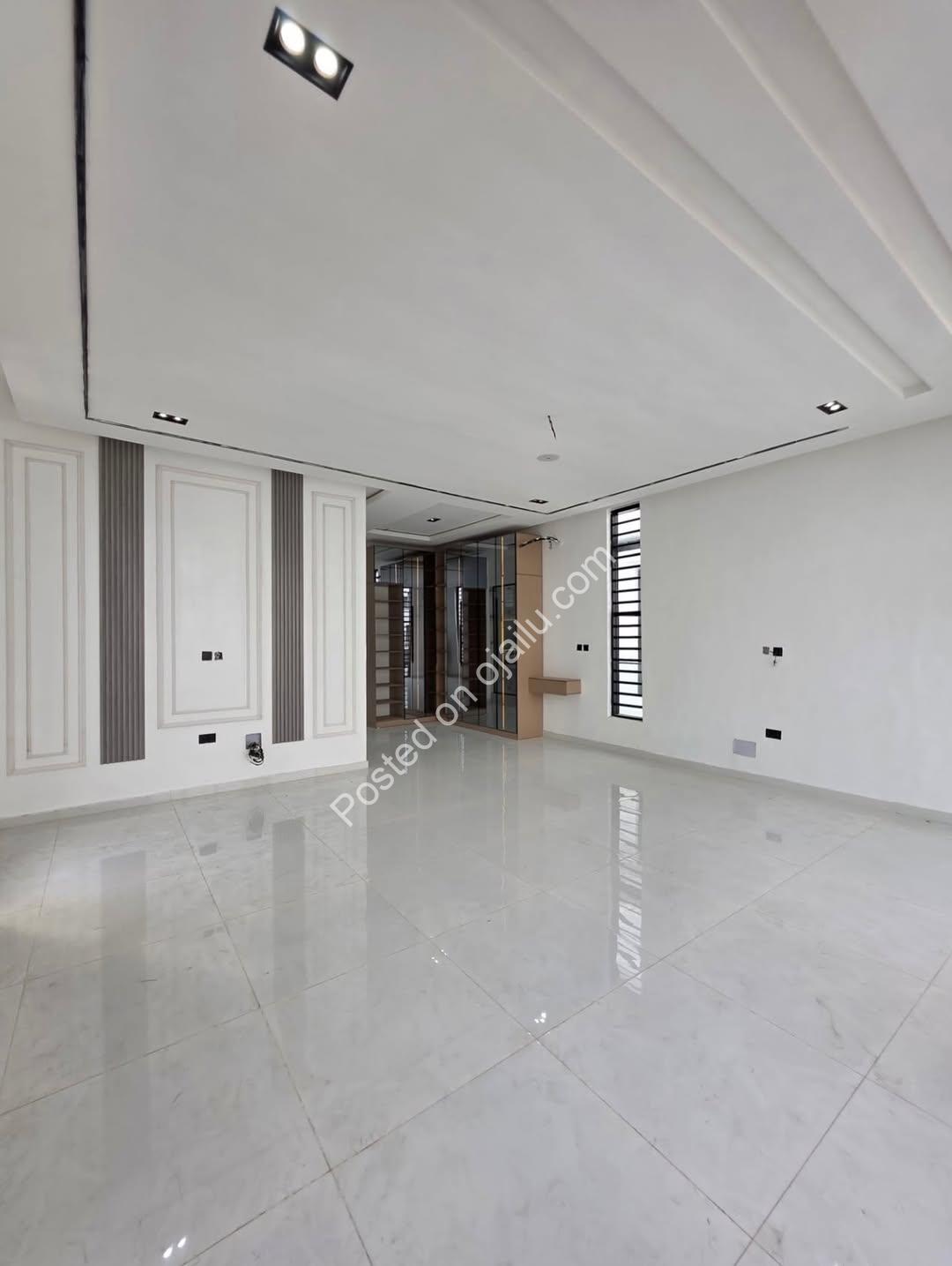Stunning 5-Bedroom Smart Home in Prime Chevron Estate
